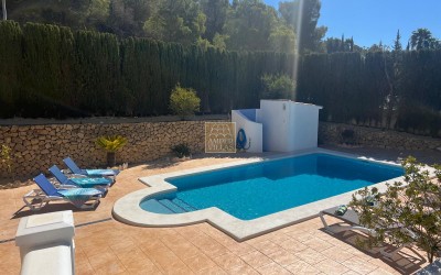 CHALET EN ZONA TRANQUILA CON PISCINA PRIVADA 